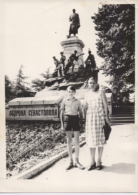 Маргарита Псык c сыном Ромой в Севастополе